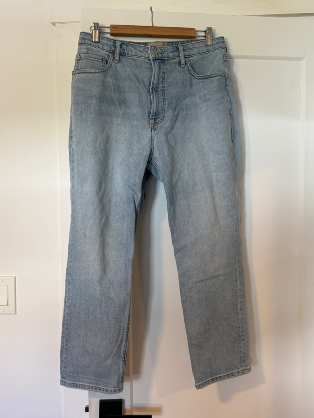 Everlane Curvy Cheeky Straight-Leg Jeans - Light Wash